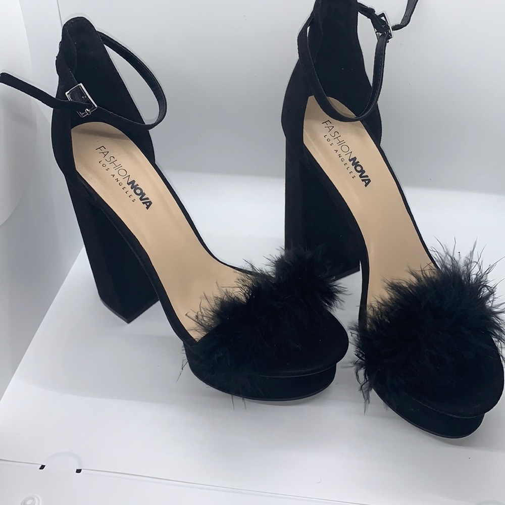 FASHION NOVA CHUNKY BLACK 4INCH PLATFORM SANDAL WITH FUR
